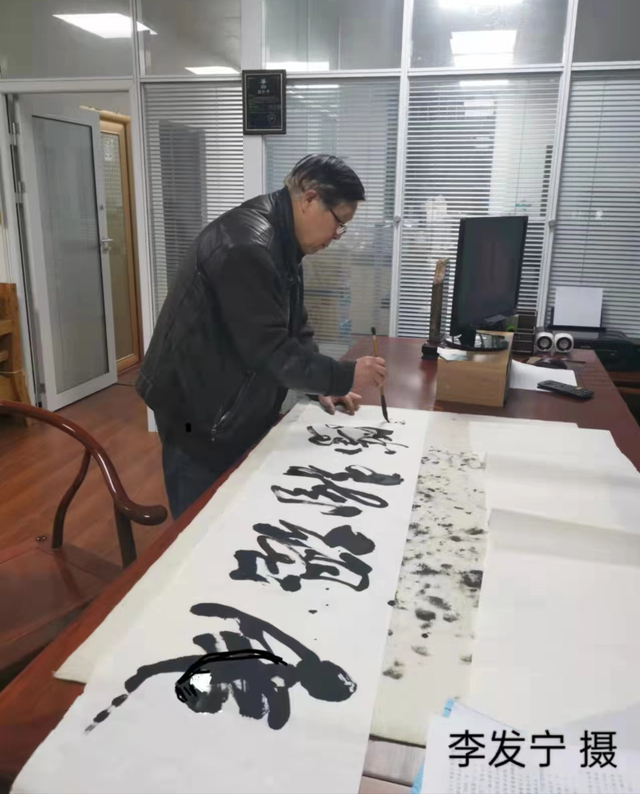 描写红色的诗句，十首红色诗词有哪些（五月吟红诗十首）