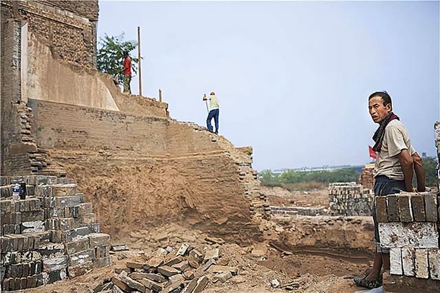 乔家大院在哪，乔家大院在哪里拍摄的（被摘牌后的乔家大院）
