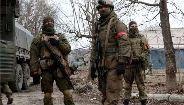 顿巴斯大战是21世纪最大地面战，在战友腐烂的尸体旁边吃饭