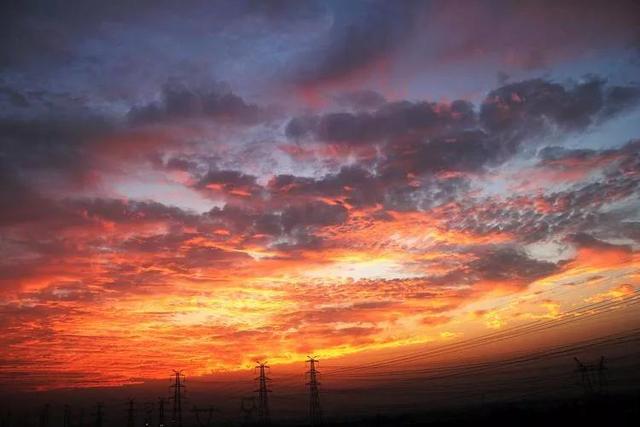 日落黄昏的诗句，适合发日落的朋友圈（描写太阳落山夕阳西下的优美句子）