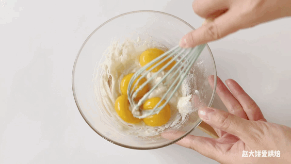 怎样做生日蛋糕，怎样做生日蛋糕的奶油（不用花钱订蛋糕）