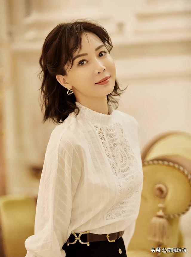 减龄中短卷发30款，建议4、50岁的女人