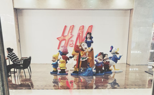 hm是什么牌子的衣服，什么牌子的衣服最好（且拒不道歉的H\u0026M）