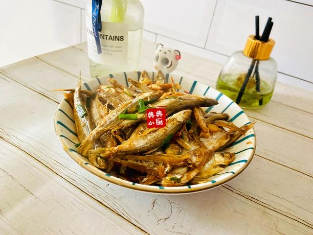 小魚乾怎麼做好吃,怎樣做魚乾好吃(小魚乾還是香煎最好吃)