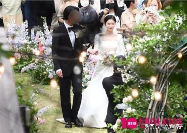41岁张娜拉低调嫁给小6岁摄影师男友，男方模样首曝光