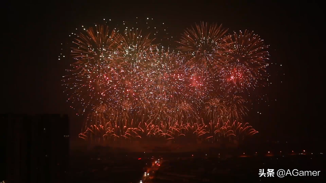 烟花生产流程，烟花生产流程视频（游戏厂商花血本定制创意烟花秀）