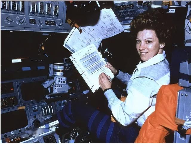 女宇航员太空离奇怀孕，刘洋为什么没有王亚平混得好（女航天员来月经咋办）