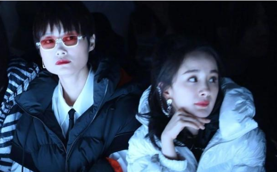 李宇春个人简介，李宇春男友（37岁的李宇春活得太清醒）