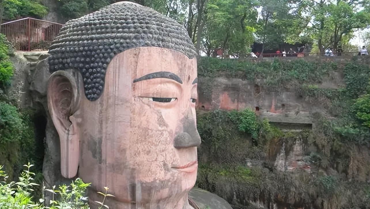 乐山大佛资料介绍（世界上最大的石刻佛像—乐山大佛）