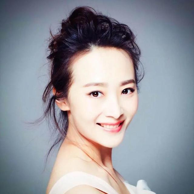 曲栅栅和黄海波，曲栅栅与黄海波近照（《狂飙》后程程曲栅栅首次哽咽提及丈夫黄海波）