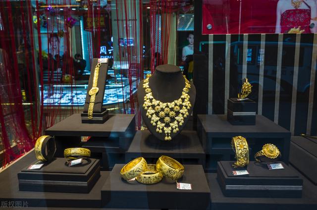 国内知名珠宝品牌你知道几个呢，买珠宝选什么牌子好