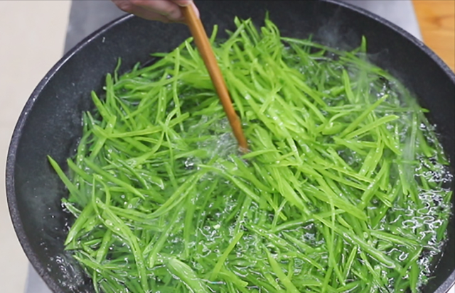 夏天吃什么菜好，炎炎夏天吃什么菜好呢（也要吃这5种家常菜）