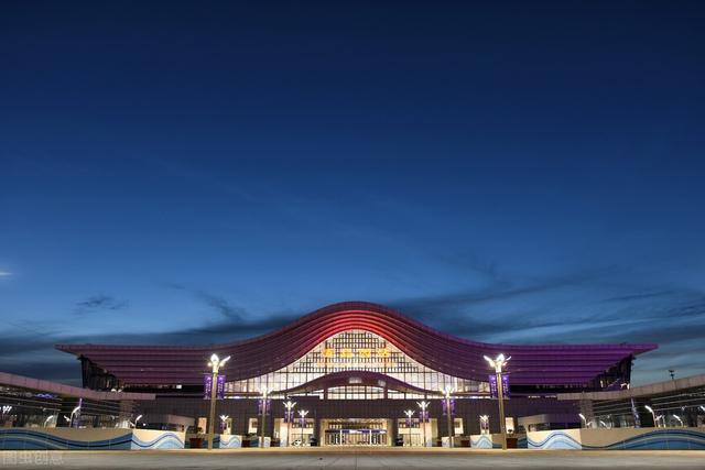 青岛火车站在哪个区，青岛哪个火车站离栈桥最近（青岛市区市民去胶南坐车太远了）