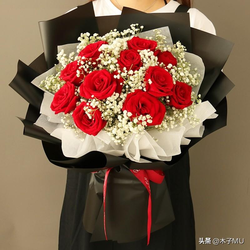 19朵玫瑰代表什么意思，33朵玫瑰代表什么意思（送女朋友送什么花比较好）