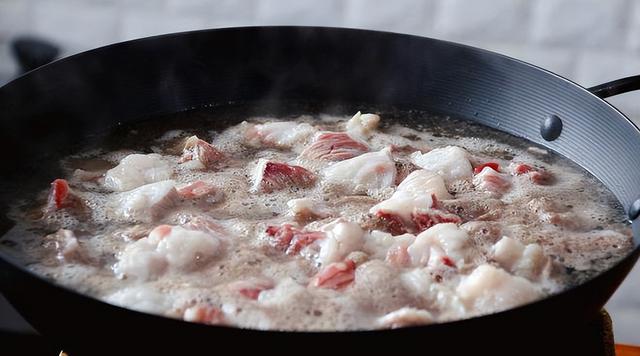 牛腩是牛身哪个部位的肉，牛腩是牛哪个部位的肉（内行人专挑“这4个部位”）