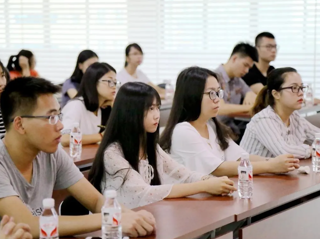 学什么专业比较好就业，大学要学什么专业好就业（本科“就业率前50”专业排名）