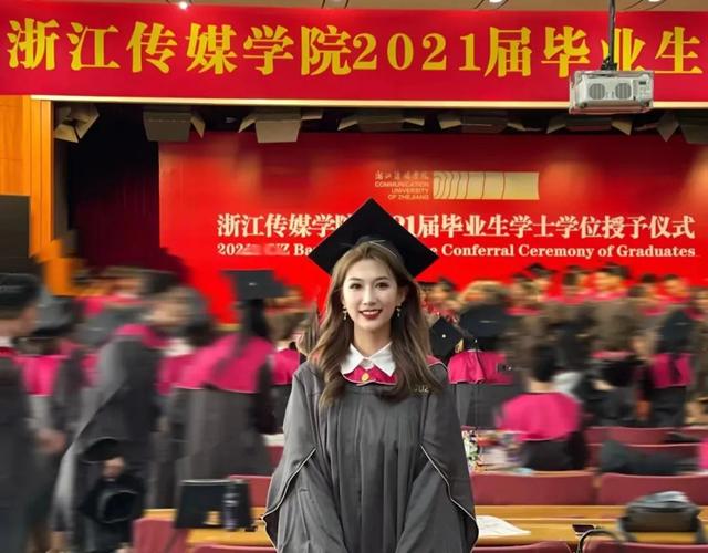 东方卫视主持人，东方卫视六大主持人怎么样了（东方卫视两位新主持人）