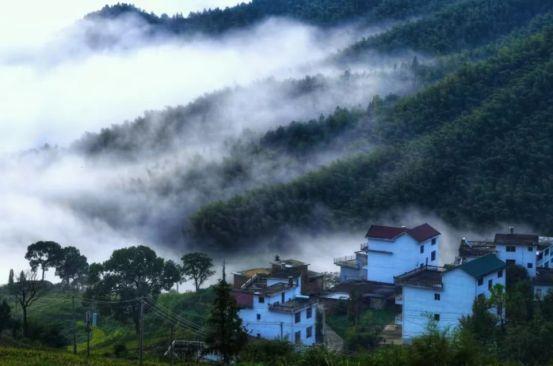灵山旅游景点攻略大全，寻找天空之镜中另一个自己