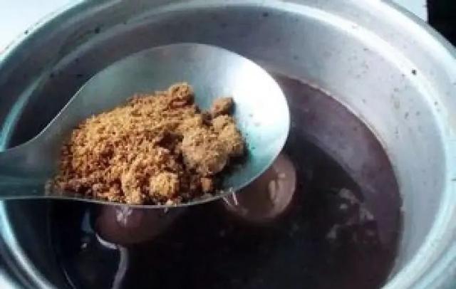 蛋酒的做法，核桃蛋酒的做法（家常美食：黑豆蛋酒汤）