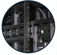 电脑机柜是什么呀，机柜电脑机箱（机柜，不就是装设备的铁皮柜吗）