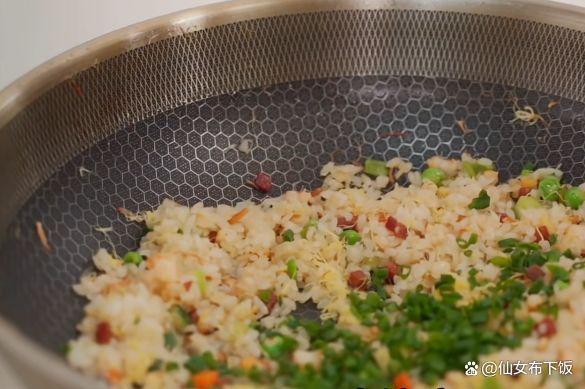 扬州炒饭的做法及配料，扬州炒饭做法及介绍（扬州炒饭的正宗做法）