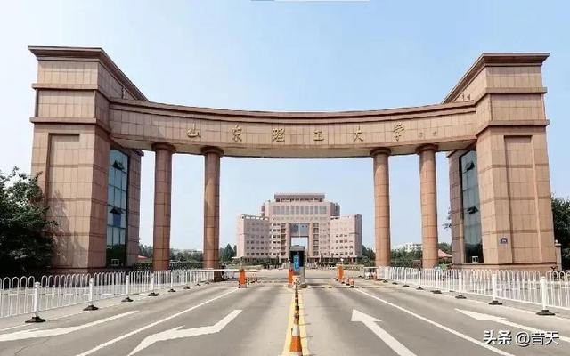 山东工程学院校长是，山东工程职业技术大学副校长（位于淄博的山东理工大学差点就跑到青岛）