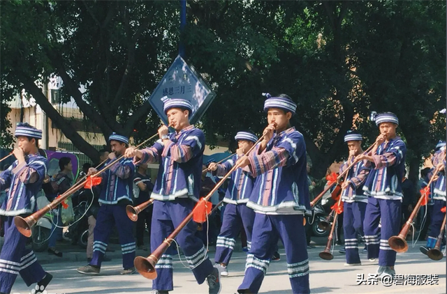 什么是民族服装,民族风格服装特点是什么(五十六个民族服饰2——布依