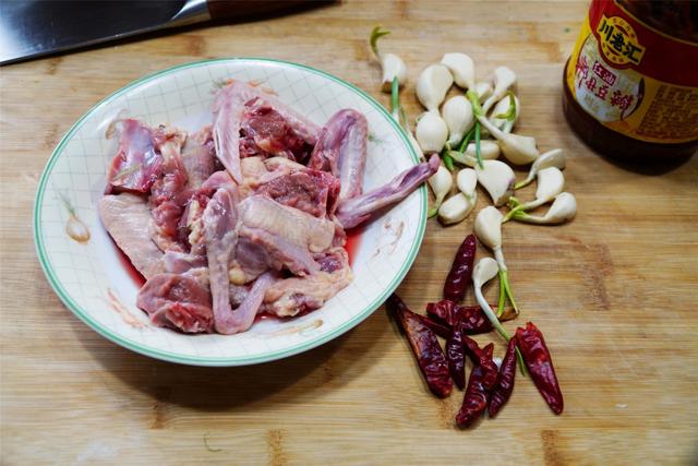 夏天可以吃羊肉吗，夏天可以吃羊肉吗 夏天清炖羊肉怎样做（建议少吃猪肉羊肉）