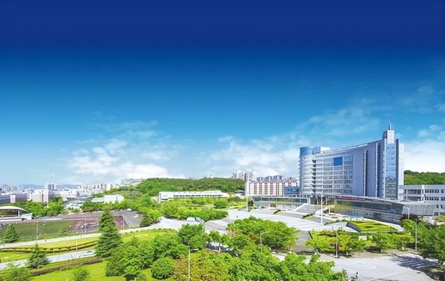 成都医学院是985大学还是211大学，成都医科大学是985还是211（当地学子：幸福来得太及时了）