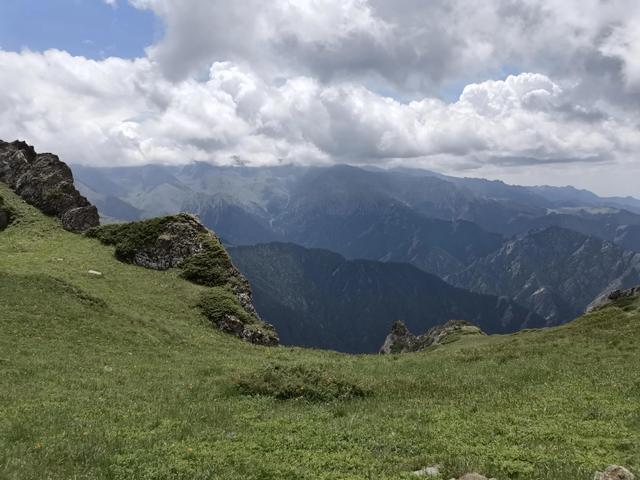 天山天池风景名胜区简介，天山天池简介（新疆旅游-天山天池旅游攻略）