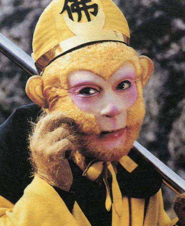 孙悟空是怎么从石猴变成美猴王的(孙悟空的后台是谁?