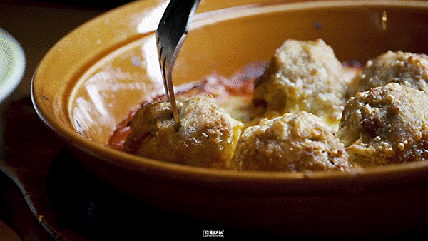 左刀右叉还是左叉右刀，左刀右叉还是左叉右刀（别再问萨莉亚，有没有倒闭了）