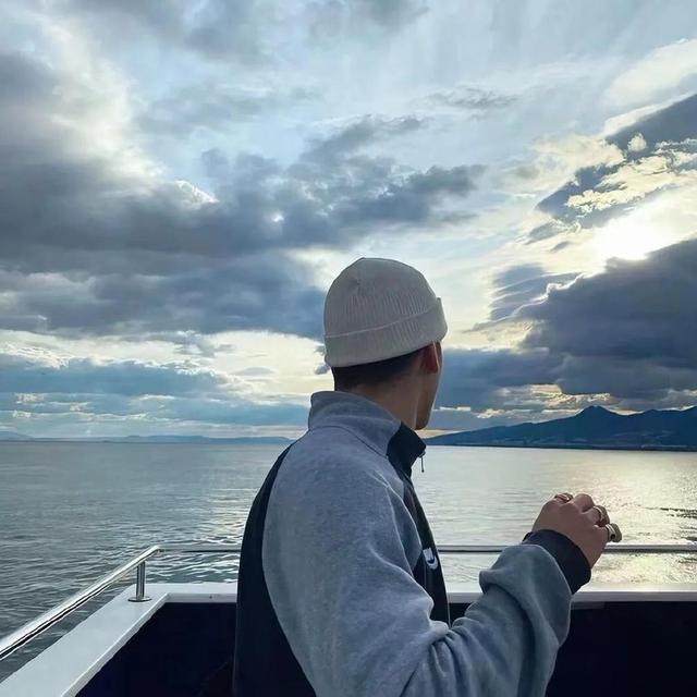 性感图片大全大图高清头像背影男，男生背影头像微信（男生背影头像高清图片大全）