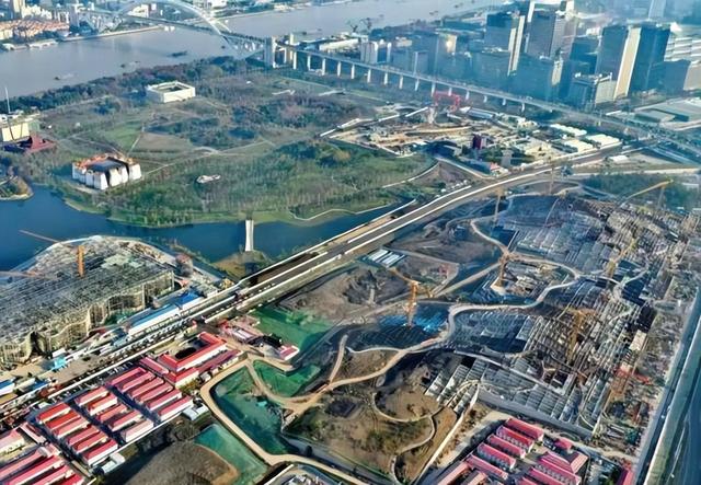 上海最高的楼叫什么，上海最高的楼叫什么名字（号称“全国最高人工山林”）
