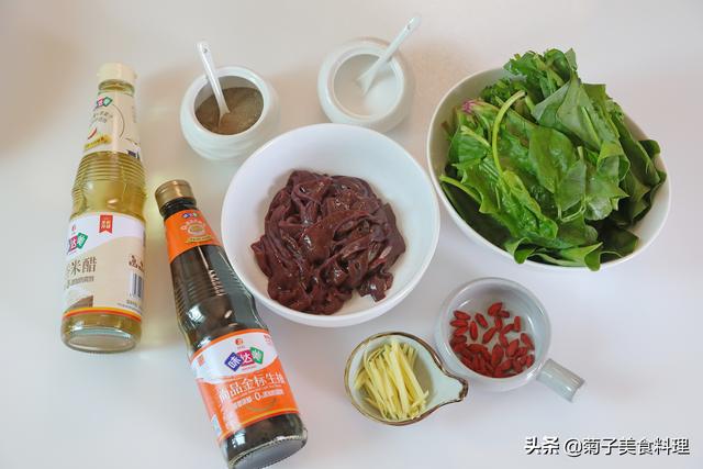 猪肝和菠菜能一起吃吗，菠菜和猪肝可以一起吃吗（猪肝这样处理滑嫩不腥）