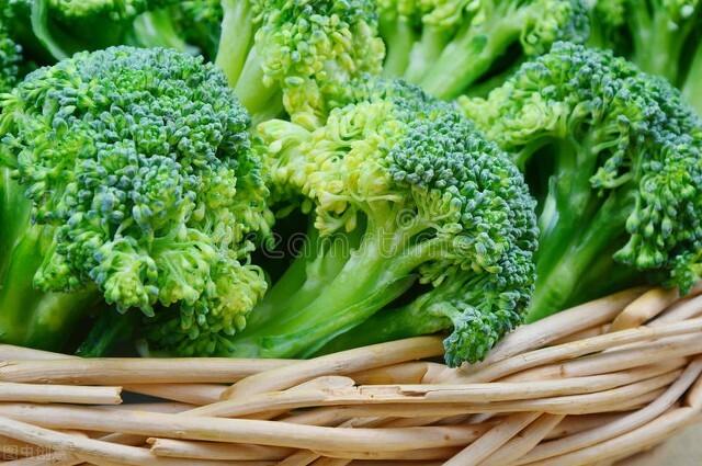 十大刮油蔬菜，十天吃水煮菜瘦30斤（五种刮油蔬菜，赶快码住）