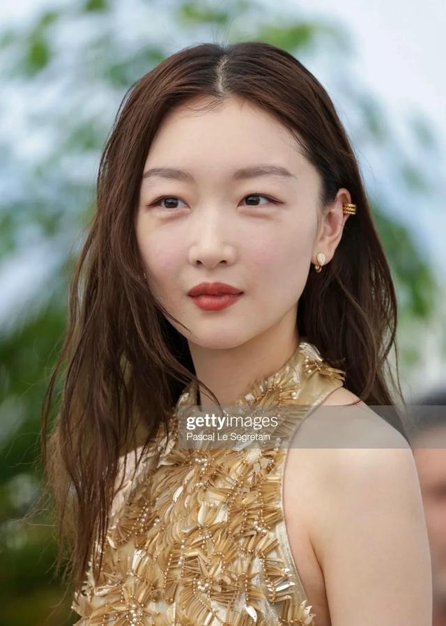 周冬雨多少岁了今年多大，32岁周冬雨被质疑面相变了