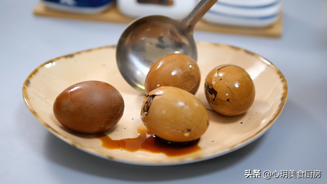 秘制！五香茶叶蛋做法，不用酱油，茶香味浓，孩子隔三差五就要吃