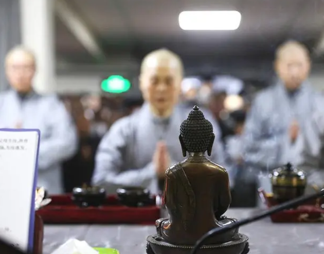 辽宁大悲寺苦行僧，辽宁大悲寺苦行僧说法（日睡4小时吃一餐）