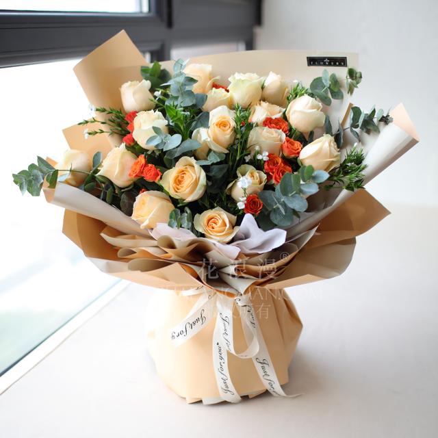 送花给女朋友最浪漫的话，玫瑰花送给女朋友的话语（妇女节送花给妈妈和爱人）