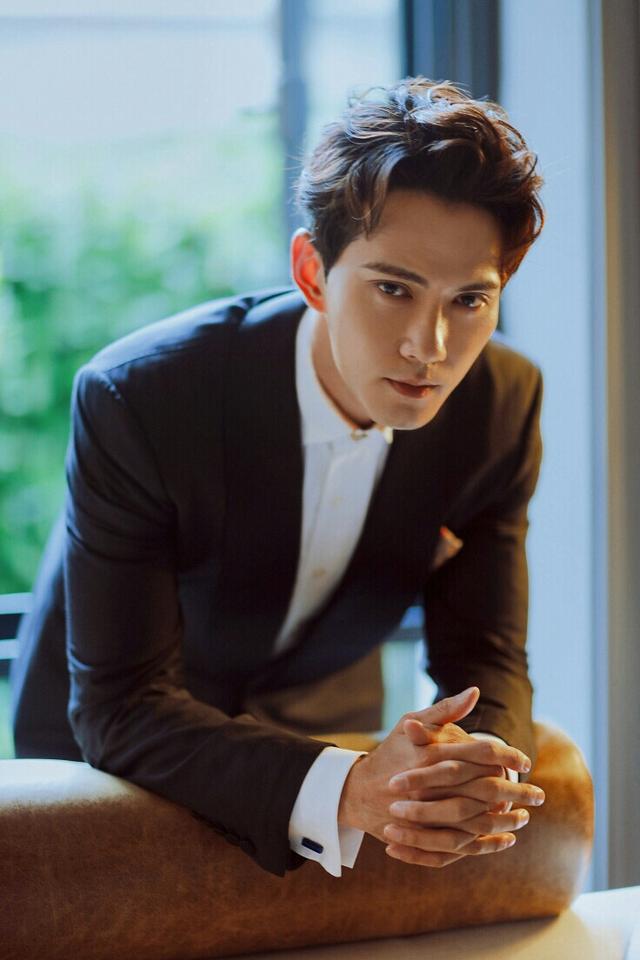 1,以为是少数民族,其实是汉族的6位男明星,个个都是高鼻梁大眼睛