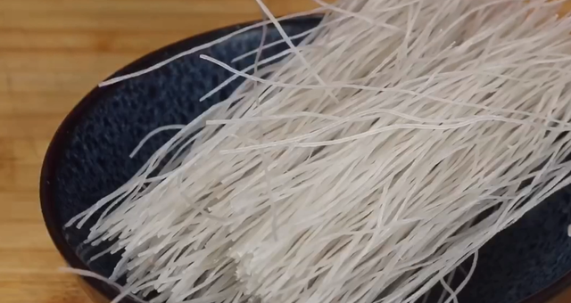 粉丝需要泡多长时间，粉丝要泡多久（这做法我也是第一次见）