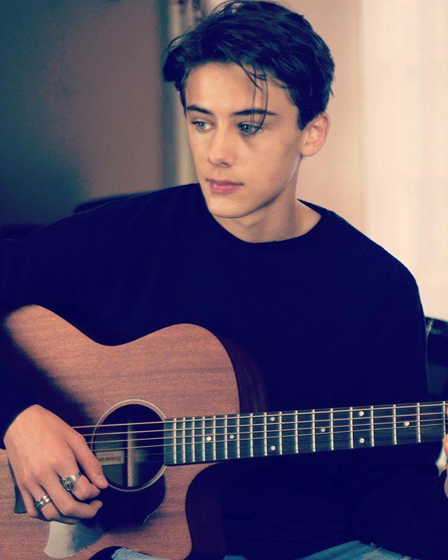 世界第一美少年，世界美少年（12岁就被誉为“世界第一美少年”）