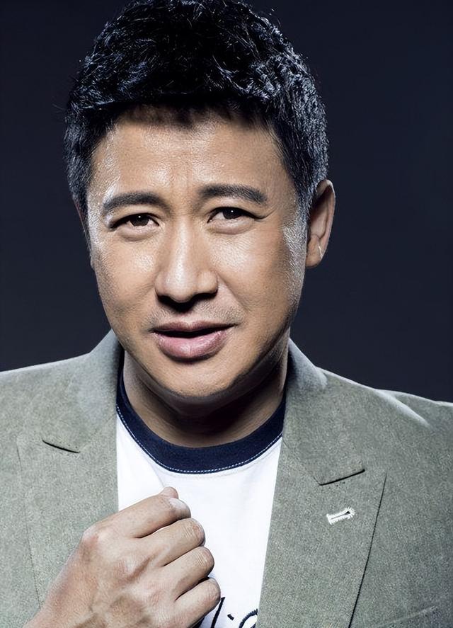 张国强：因太穷婚姻失败，40岁带子二婚，儿子与继母相处有泪有爱