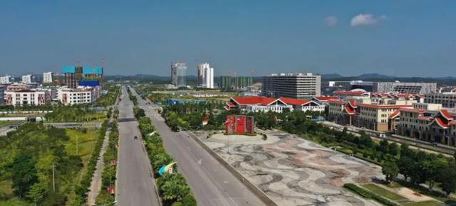 首届中国-东盟网络空间论坛上，中方提出中国与东盟共同打造中国-东盟信息（变的是时间 不变的是脚步）