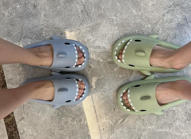 eva和pu鞋底材质哪个好，鞋垫是EVA好还是PU好（记住这8不买，基本不会踩坑）