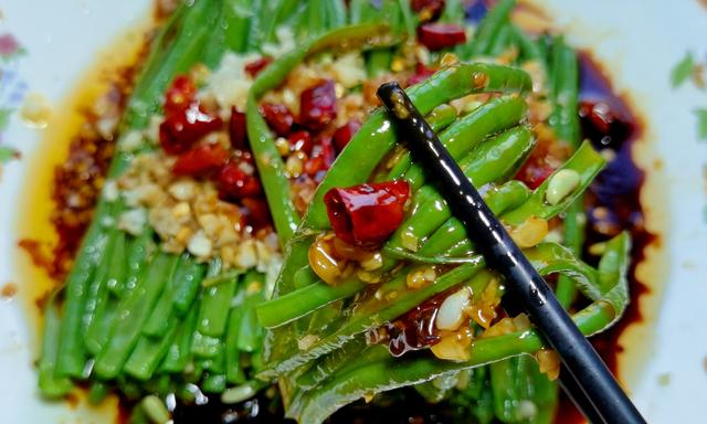 凉拌豇豆家常做法，凉拌豇豆家常做法大全（凉拌消暑又开胃）
