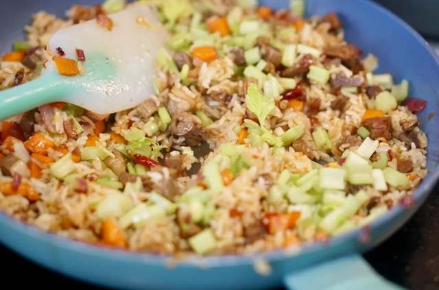 世界上有没有巨人，世界上真的存在巨人吗（中国2.48米“女巨人”）