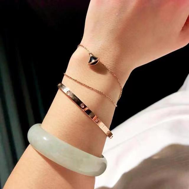 金和银一起戴不吉利，金手镯可以和银手镯一起戴吗（这4种手镯不能叠戴）