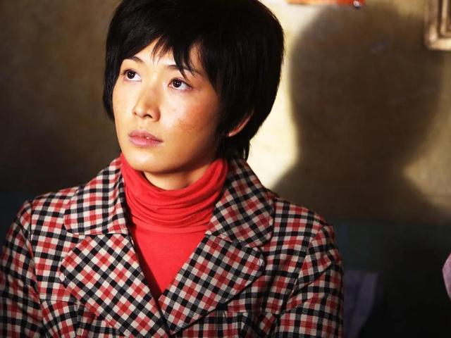 “性感女人”林志玲：“一脱成名”惹争议，马踏胸部吓死人，揪心